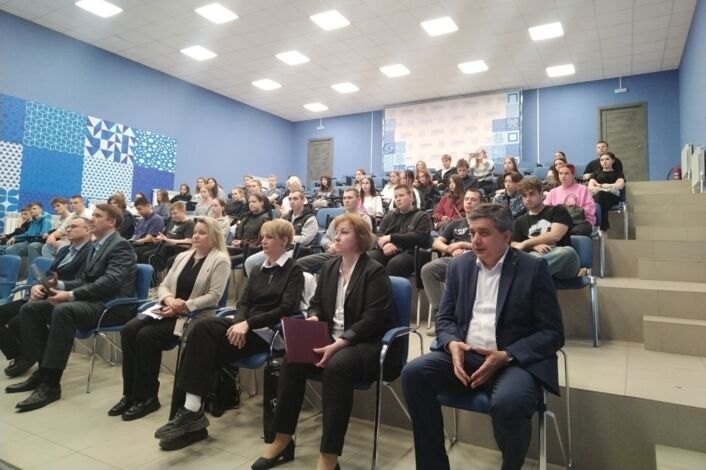 В рамках профориентационных встреч Центр опережающей профессиональной подготовки и Министерство промышленности и торговли Смоленской области организовали важную встречу